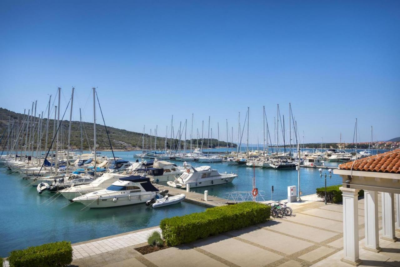 Apartment Aci Marina Cres Exterior photo